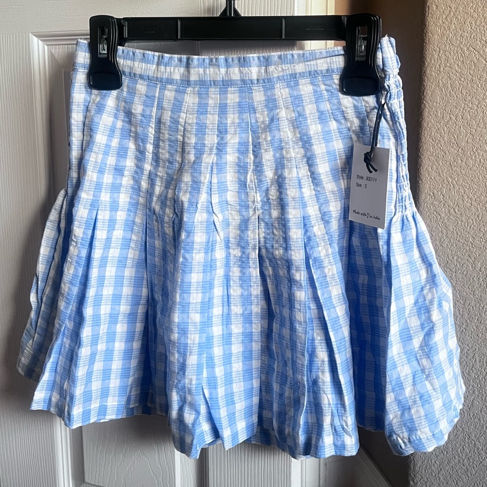 JAPNA - ladies size S mini skirt. White & blue elastic waist fitting . NWT